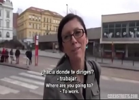 MILF Checa seducida por la calle por dinero - Subtitulado español