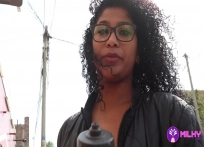 Pillamos por la calle a una Venezolana que necesita dinero rápido - Milky Perú