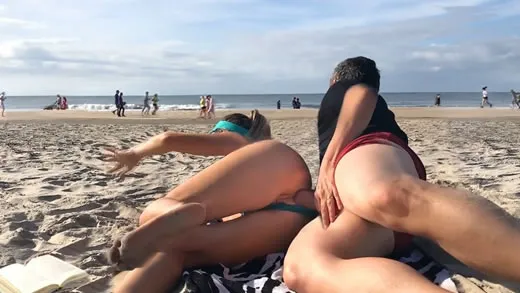 Imagen del video Exhibicionismo extremo en una playa pública