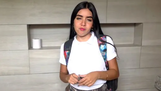 Imagen del video Maestro convence a una estudiante para follar