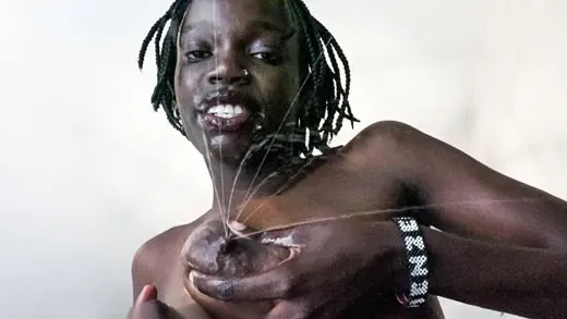 Imagen del video Negra embarazada adora la lactofilia porno