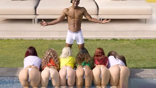 Imagen del video JayRoseinka hace una orgía con las chicas del equipo