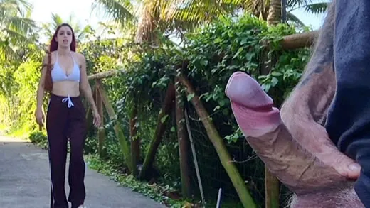 Imagen del video Paja arriesgada en un parque público