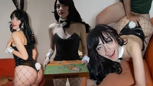 Imagen del video Repartidora follando con un cosplay de conejita